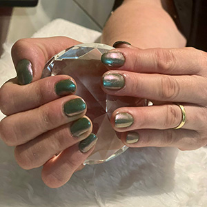 Manicure verde metálica