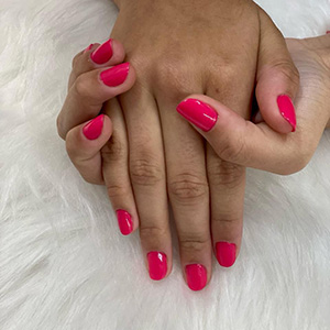 Manicure rosa intenso